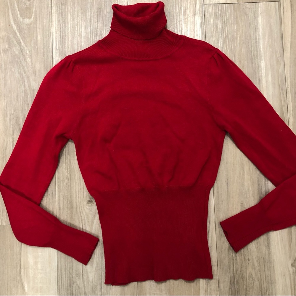 Fitted red turtleneck